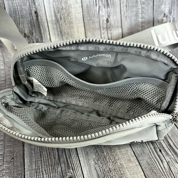 Lululemon Everywhere Womens Belt Bag Gray - Picture 9 of 10